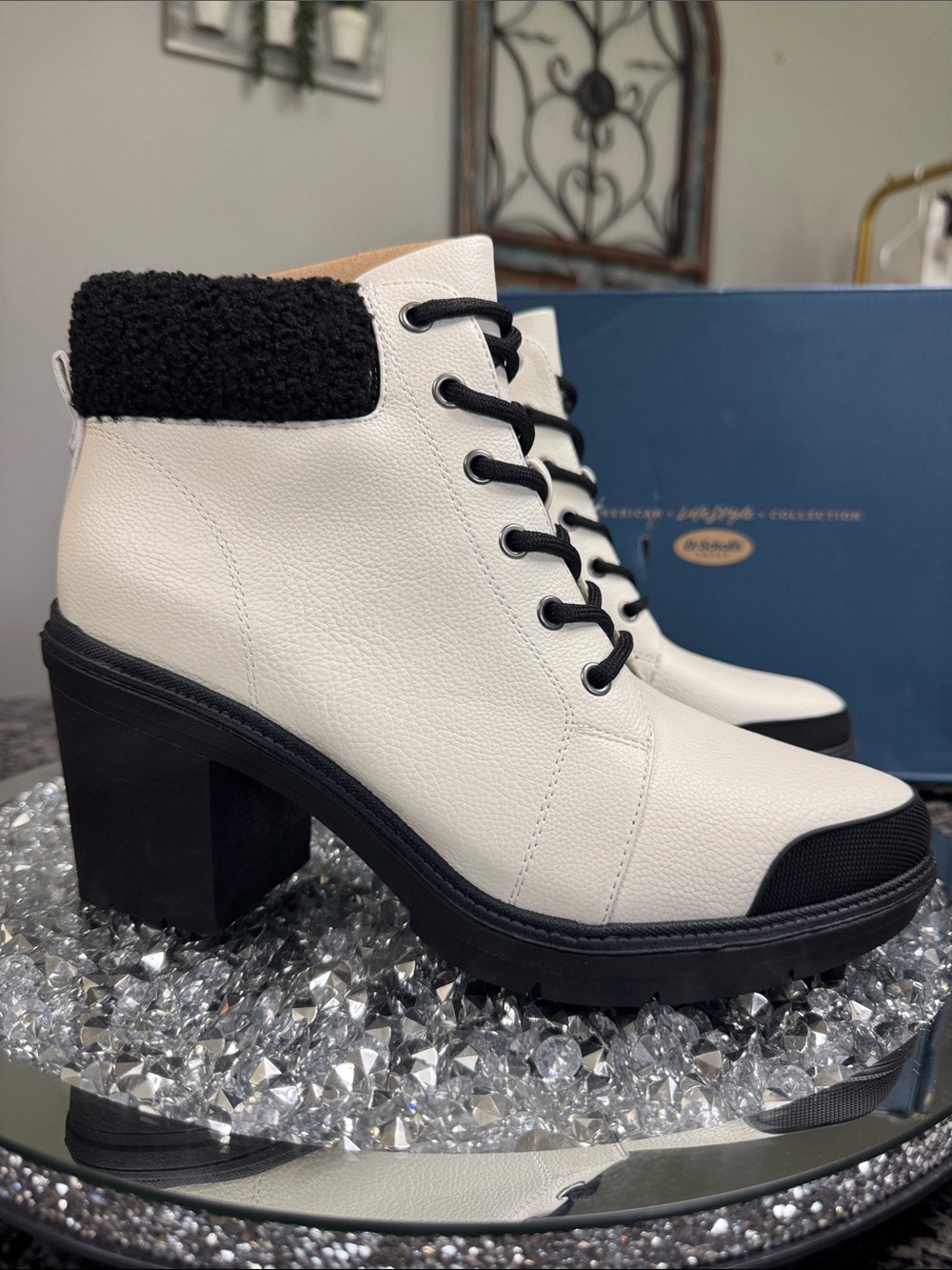 Dr. Scholl's leather cream Lace-Up Chunky Heel combat Ankle Boots lug sole NEW